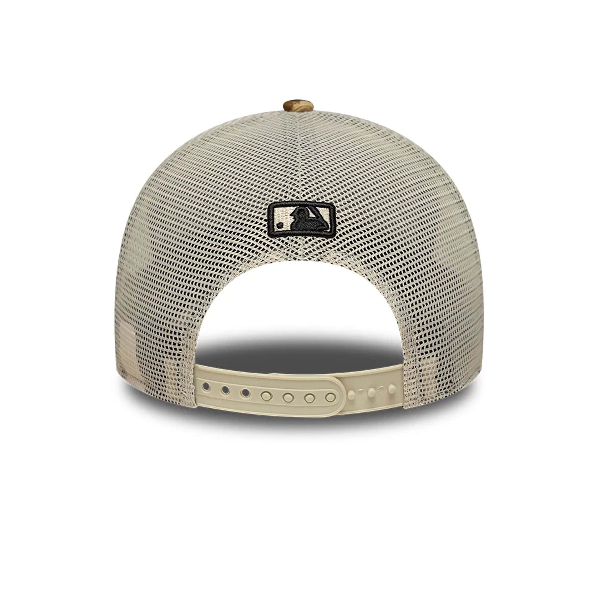 New York Yankees Womens MLB Leopard Dark Brown 9FORTY M-Crown A-Frame Trucker Adjustable Cap - Image 4