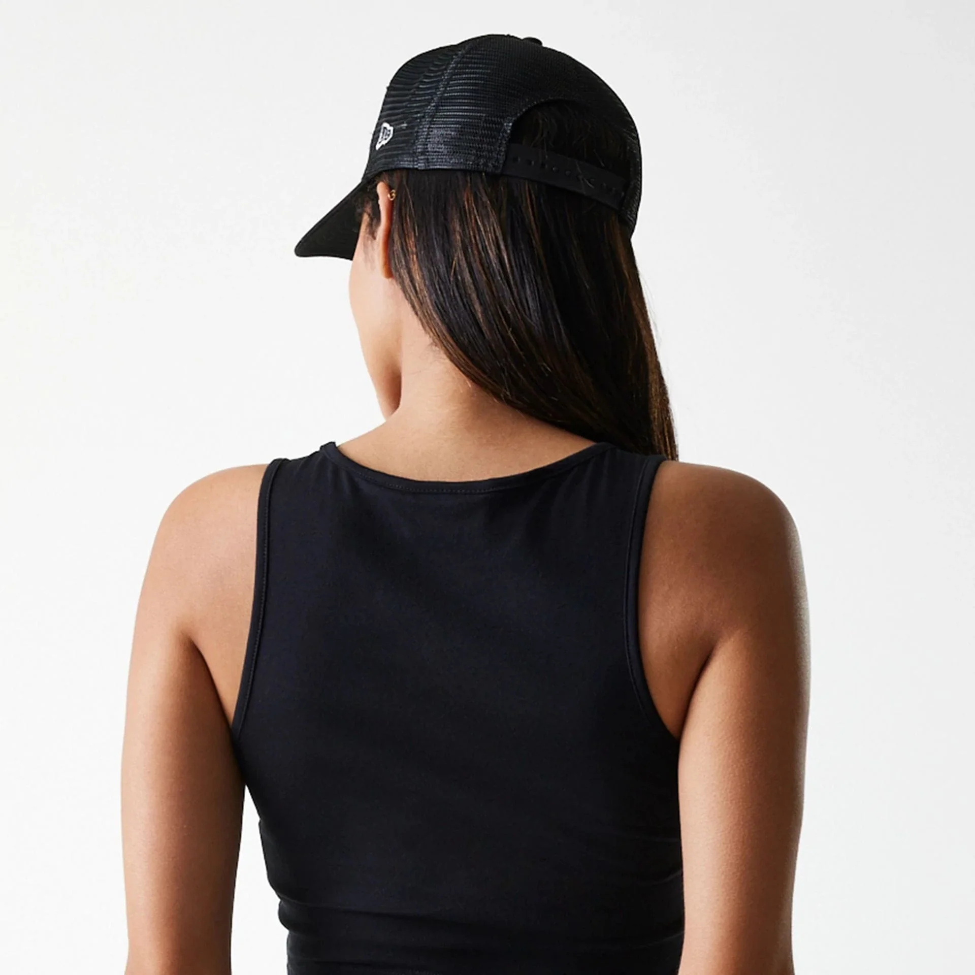 New York Yankees Womens MLB Midi League Essential Black Crop Tank Top - Image 7