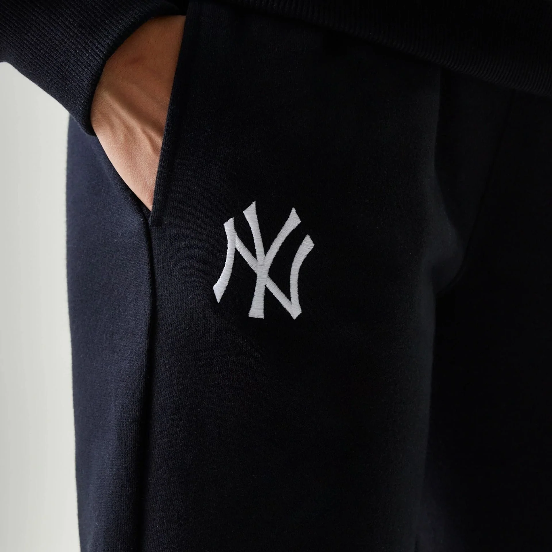 New York Yankees Womens MLB Midi League Essential Black Joggers - Image 3