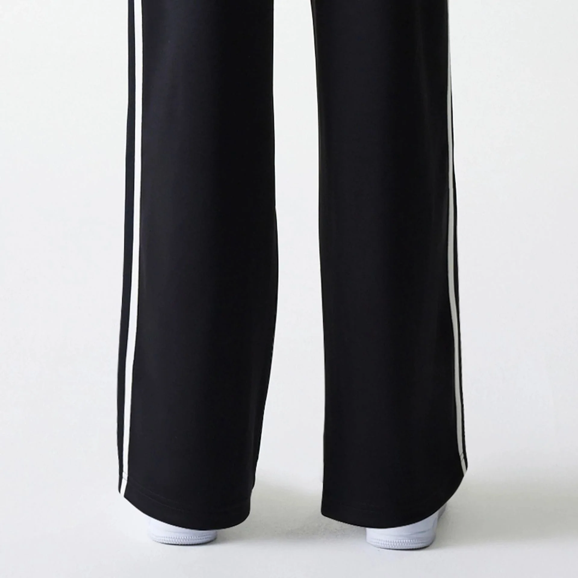 New York Yankees Womens MLB Midi Logo Black Track Pants - Image 7
