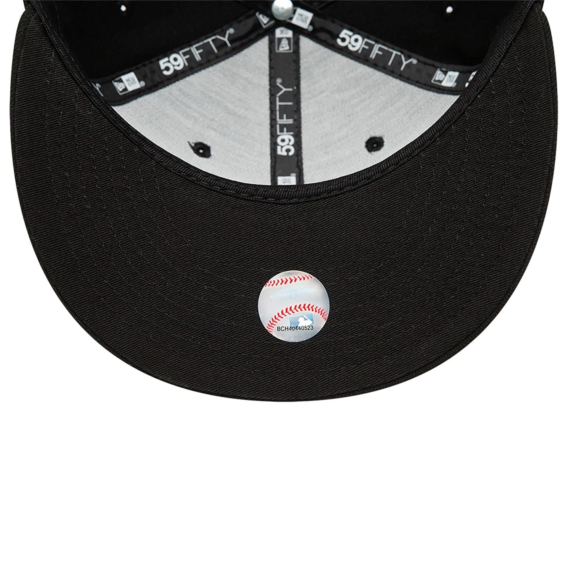 Oakland Athletics MLB Black and White 59FIFTY Fitted Cap - Image 2